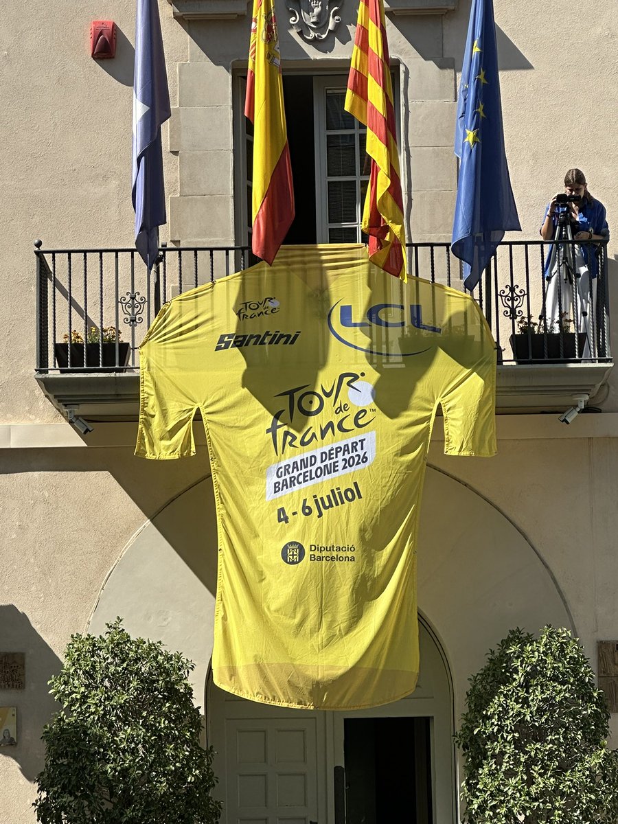 agustinparra's tweet photo. Imágenes para la historia del paso del Tour de France por Esplugues https://t.co/4ntHiBsZc5