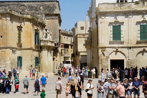viajefilos's tweet photo. 🏛️ Lecce nos conquistó desde el primer paseo.

Barroco, plazas monumentales, iglesias espectaculares y una gastronomía que enamora. Para nosotros, una parada imprescindible en cualquier ruta por Puglia.

📍 Descubre todos nuestros consejos en Viajefilos 👉🏻 https://t.co/Pk0IKtllXt https://t.co/buKivWnKSQ