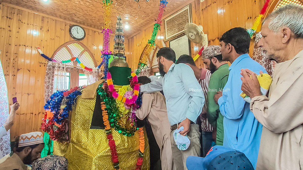 MohsinAltaf786H's tweet photo. Urs Of Sufi Poet Nyama Sahib(Alli Rehma) 
Was Celebrated Today Amid Religious Fervour and Gaiety at Baba Pora, Habba Kadal Srinagar. Hundreds Of Devotees Throgned To The Shrine and Offered Prayers Besides Taking Part In Special Gatherings. https://t.co/ITpb3pPPGJ