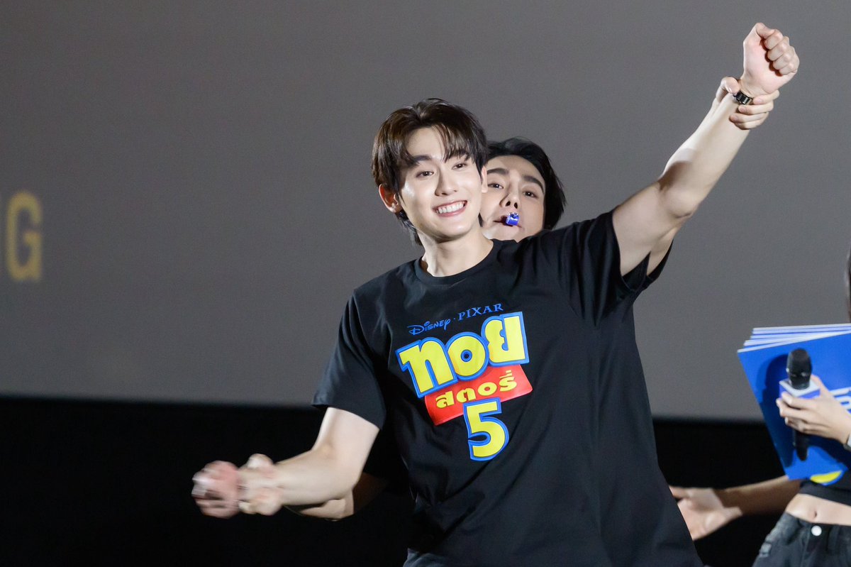 WeLoveSF's tweet photo. 🦊🍅FORCE, BOOK, TOMAFOX 
มาเสิร์ฟความน่ารักถึง เอส เอฟ
ในรอบพิเศษ #SFFriendsScreening TOY STORY 5 
ที่ SFW เซ็นทรัลเวิลด์ โรงภาพยนตร์ WORLD MAX CINEMA

📸ผู้โชคดีสามารถดาวน์โหลดภาพ GROUP PHOTO ได้ตั้งแต่วันนี้ - 11 ก.ค. 69
คลิกดาวน์โหลดภาพที่ 👉 https://t.co/QmzKvGNAFG

นโยบายข้อมูลส่วนบุคคลเพื่อการประชาสัมพันธ์
ของบริษัท ฯ 👉 https://t.co/0r6bllYIvm

เงื่อนไขเป็นไปตามที่บริษัทฯ กำหนด

FORCEBOOK MAFOX TOYSTORY5

#SFxForceBookTomafox
#fforce_ #kasibook #TOMAFOX 
#SFxToyStory5
#ดูToyStory5ที่SF
#SFcinema 🍿❤