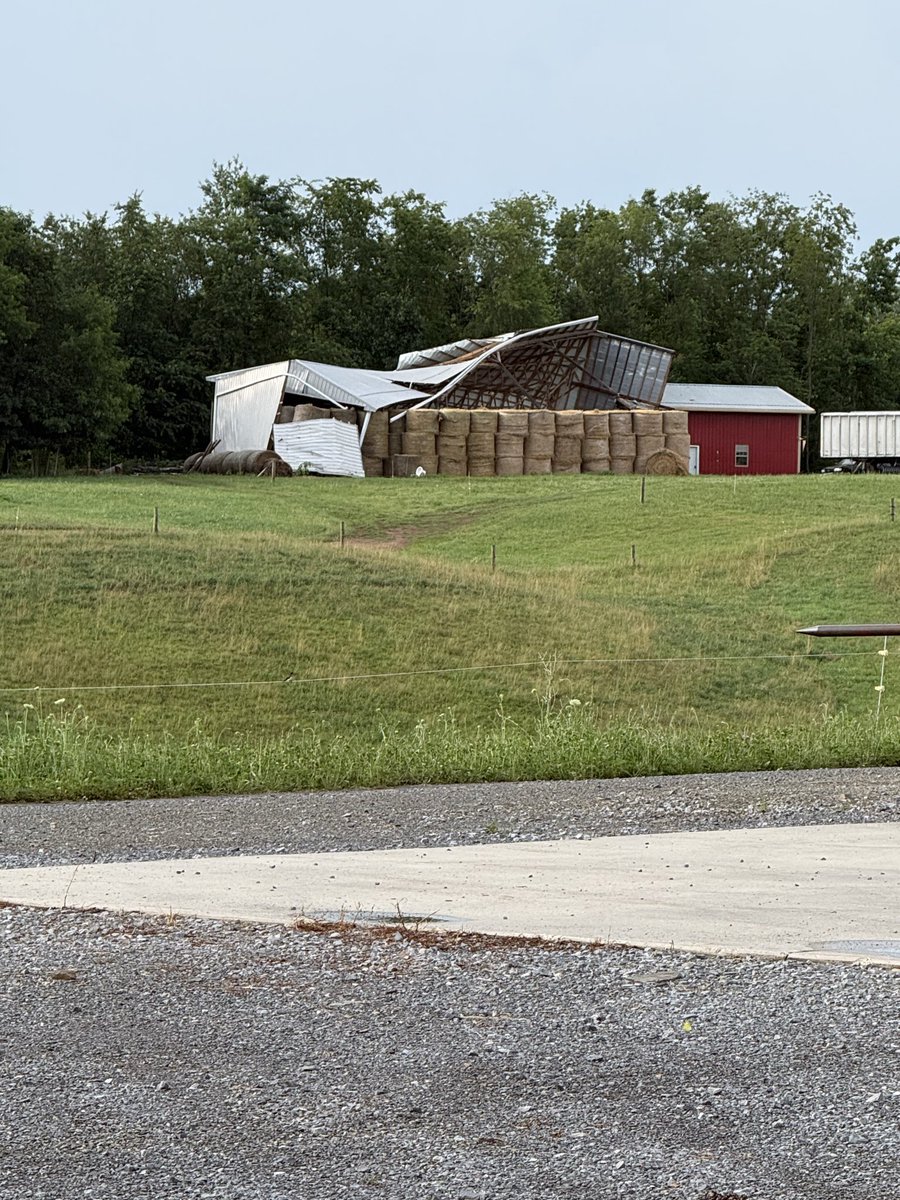 messick89's tweet photo. Got alittle windy on the 4th of July https://t.co/qPzVZdne1T