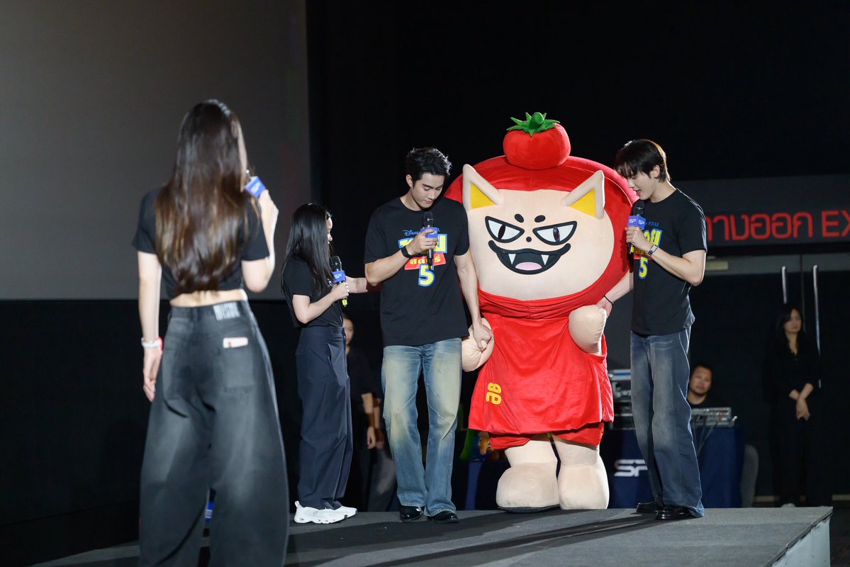 WeLoveSF's tweet photo. 🦊🍅FORCE, BOOK, TOMAFOX 
มาเสิร์ฟความน่ารักถึง เอส เอฟ
ในรอบพิเศษ #SFFriendsScreening TOY STORY 5 
ที่ SFW เซ็นทรัลเวิลด์ โรงภาพยนตร์ WORLD MAX CINEMA

📸ผู้โชคดีสามารถดาวน์โหลดภาพ GROUP PHOTO ได้ตั้งแต่วันนี้ - 11 ก.ค. 69
คลิกดาวน์โหลดภาพที่ 👉 https://t.co/QmzKvGNAFG

นโยบายข้อมูลส่วนบุคคลเพื่อการประชาสัมพันธ์
ของบริษัท ฯ 👉 https://t.co/0r6bllYIvm

เงื่อนไขเป็นไปตามที่บริษัทฯ กำหนด

FORCEBOOK MAFOX TOYSTORY5

#SFxForceBookTomafox
#fforce_ #kasibook #TOMAFOX 
#SFxToyStory5
#ดูToyStory5ที่SF
#SFcinema 🍿❤
