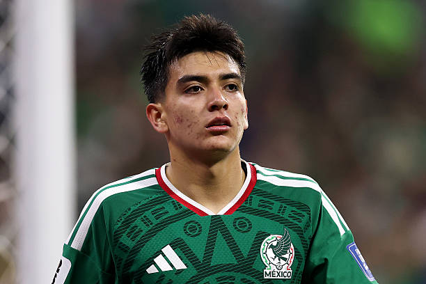 Mercado_Ingles's tweet photo. 🚨🇲🇽 𝗔𝗛𝗢𝗥𝗔 Liverpool ha enviado ojeadores para el partido de Mexico vs Inglaterra especificamente para detallar el rendimiento y hacer acercamientos por el mediocampista Mexicano y gran joven promesa, Gilberto Mora (17). [De Telegraaf] https://t.co/ugfikIXgfh