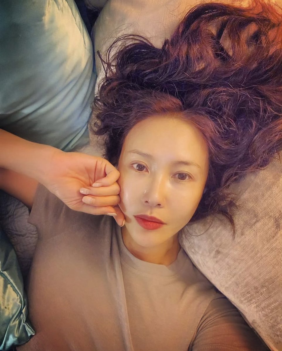Yeonolor's tweet photo. 혼자여도 괜찮아요. 하지만 따뜻한 인연은 기다려요. ✨🌙 https://t.co/MkyyHRlrGD