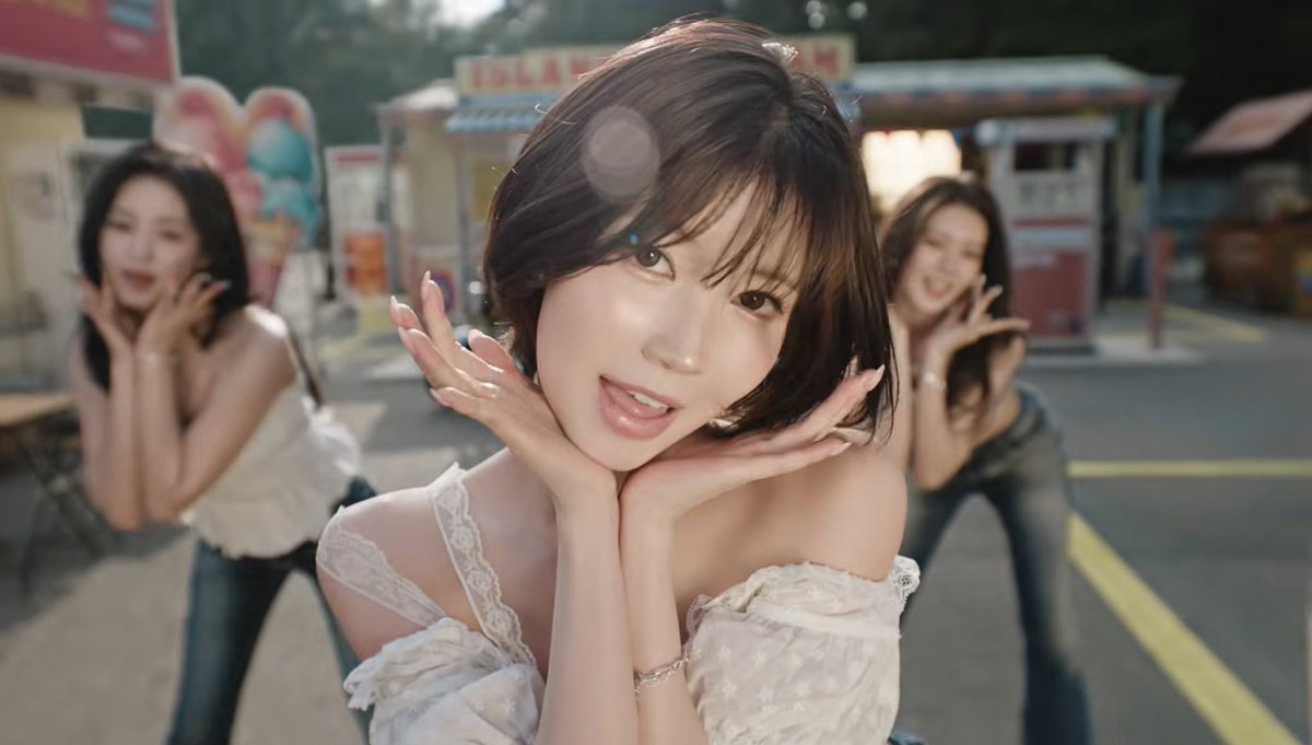 ACESA_LOVE's tweet photo. 一つのMVに収まるビジュじゃない🥰

#BABYMONSTER #베이비몬스터 #아사 #ASA #榎並杏紗 #ENAMIASA #アサ https://t.co/B0D2urwCzv