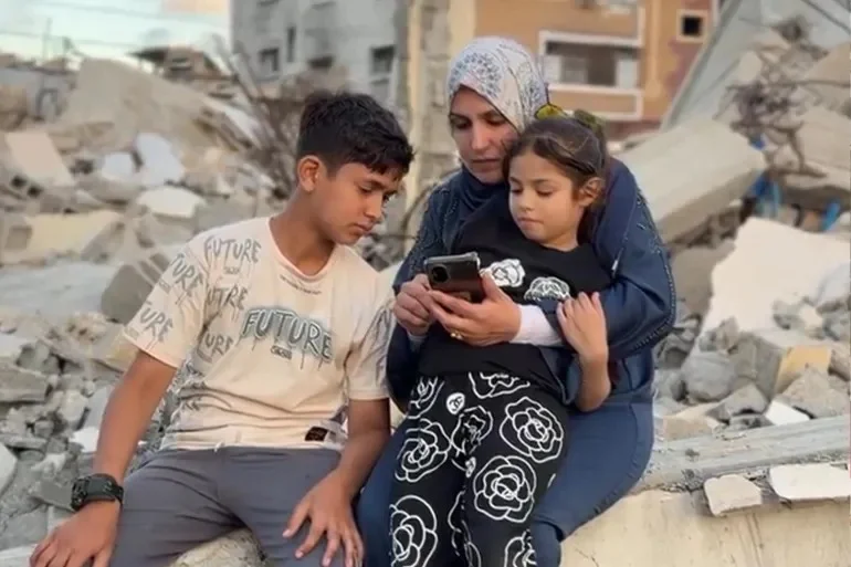 Gaza_Herald's tweet photo. Two Years Later, Souad Matar Recalls the Killing of Her Doctor Husband and Three of Their Children

Read her genocide story ⏩https://t.co/D19osZcTpI https://t.co/K08ZK7Ues1