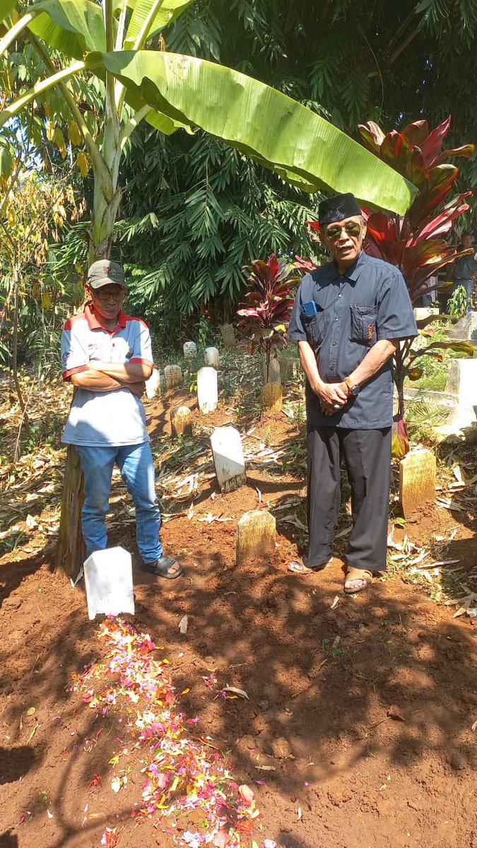ikasmp14's tweet photo. Innalillahi wa Inna ilaihi Raji'un telah meninggal dunia @asep Aryadi 14'80 Minggu tanggal 5 Juli 2026 rumah duka kp mande RT 04 RW 05 karang Pamulang Cikadut https://t.co/0Mx9I2yMyG