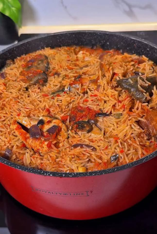 chisomcindy26's tweet photo. As a rice eater, how do you prefer your rice to look—fried rice, rice and stew, or jollof rice—and with which drink https://t.co/xipainQpvp