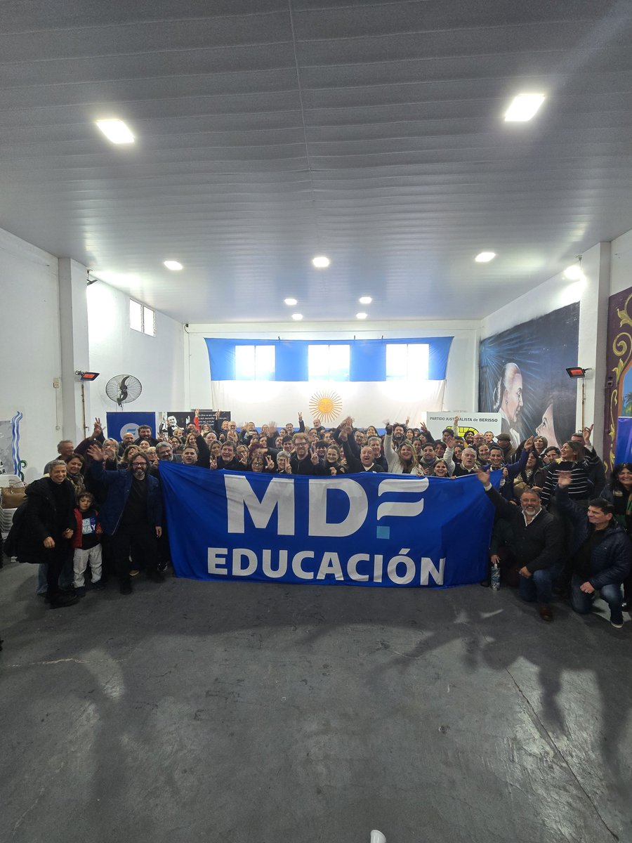 MDFEducacion's tweet photo. Nuevo encuentro en Berisso junto a militantes, docentes, jóvenes y representantes gremiales para debatir el presente y el futuro de nuestro sistema educativo. Asumimos el desafío no solo de diagnosticar la crisis, sino planificar la reconstrucción.
@Kicillofok @AlbertoSileoni https://t.co/99PGMi1iwh