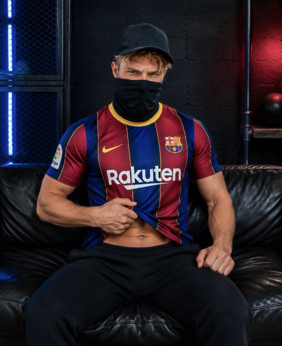 kinkytim_cgn's tweet photo. Barça-Vibes und kein bisschen leise. 🔵🔴
#Barca #ViscaBarca #FootballStyle #MatchdayMood #Fokus #gay #kinkgay #kink #gear #geargay #trikot #trikotgay #jersey #gayjersey https://t.co/CGlEl3Jh1u