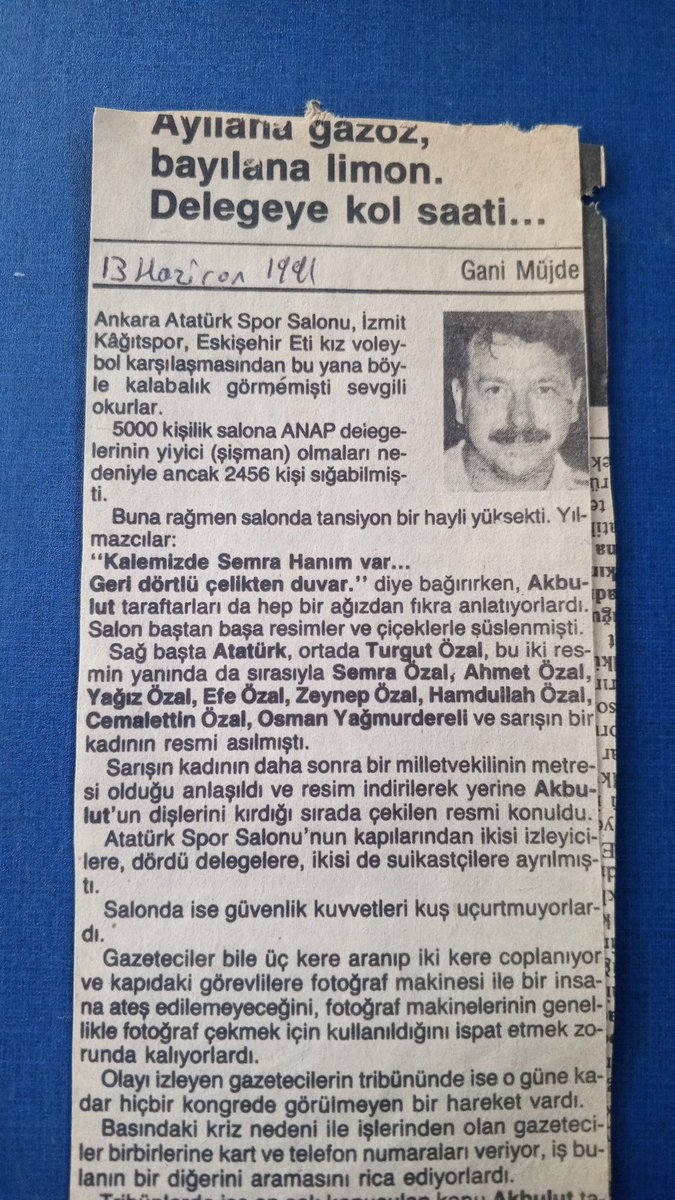 volkan_unal_'s tweet photo. @GaniMujde Kitaplığımı elden geçirirken ciltli D'e'li dergisinin içinde senin bu yazınında içinde olduğuköşe yazıları küpürü çıktı. https://t.co/juuSaOC8r3