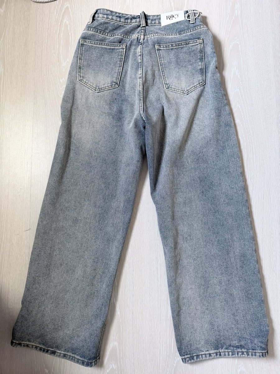 clothes_1718's tweet photo. Riley  (M) เอว26-27 
สีFade Vintage
400฿ https://t.co/oaAeZwCF4R