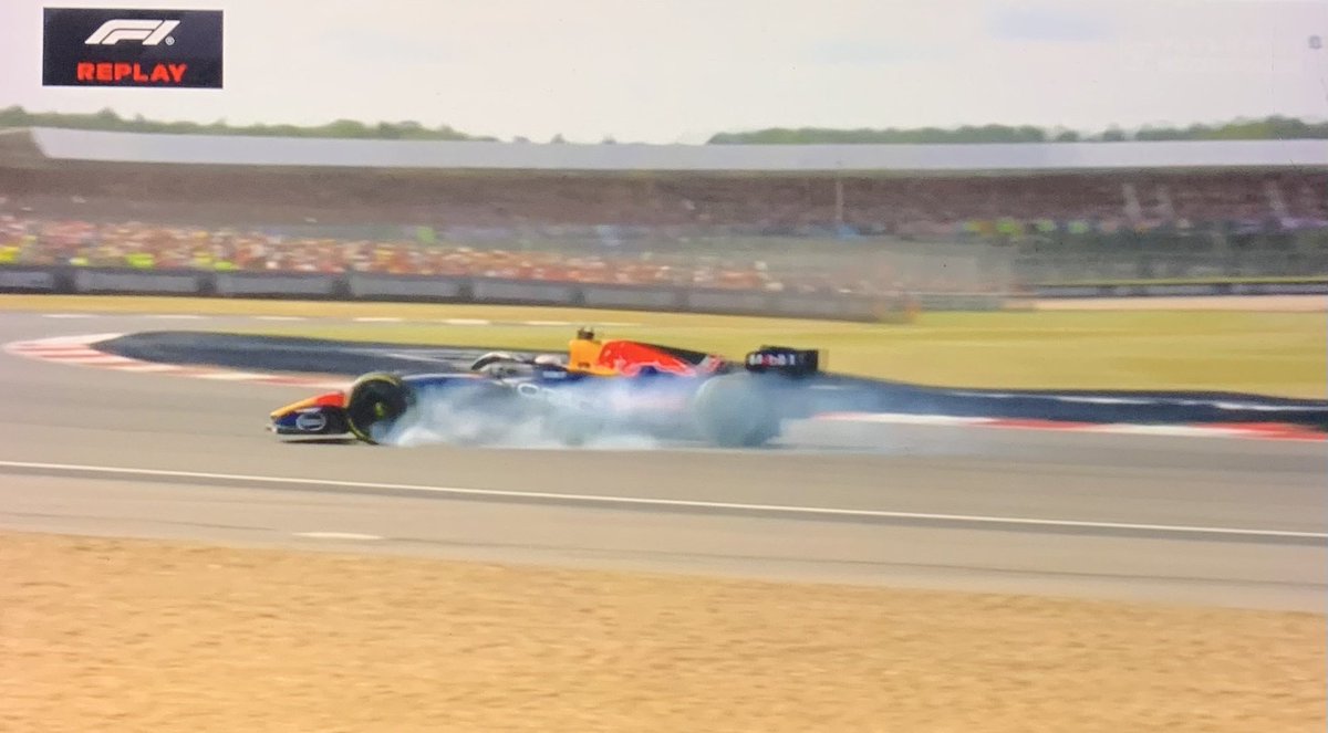 tk_jef12's tweet photo. 開幕戦の予選で見たようなクラッシュだな

急にリアが…

#f1jp   #f1fujitv   #FOD   #f1fujinext  #BritishGP🇬🇧 https://t.co/EE1wMPalMc