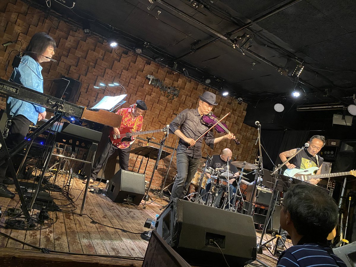 monyakacat's tweet photo. 2週連続今池TOKUZO
大好きなEra Special
5人の息が寸分違わずピタッッッッ
って合うのが堪らん
帰りの車の中で買いたてのライヴCD聴いてもう一度盛り上がる
#EraSpecial https://t.co/m6EBkiloN2