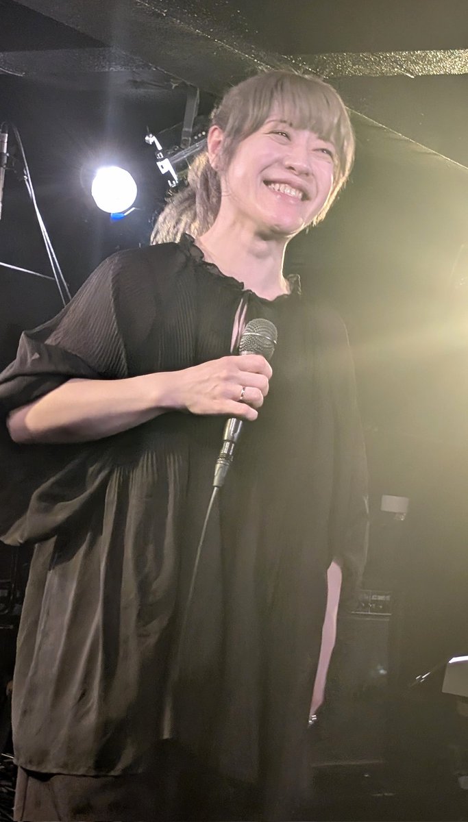 71461114moroyas's tweet photo. 三プロでのCacisさん。歌に大喜利の審査員も!楽しいライブでした!!
#Cacis https://t.co/SZbCRFiSbW