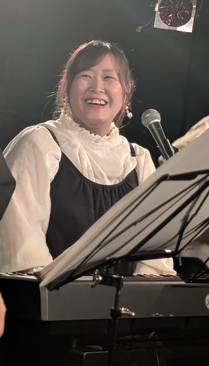 71461114moroyas's tweet photo. 三プロでのCacisさん。歌に大喜利の審査員も!楽しいライブでした!!
#Cacis https://t.co/SZbCRFiSbW