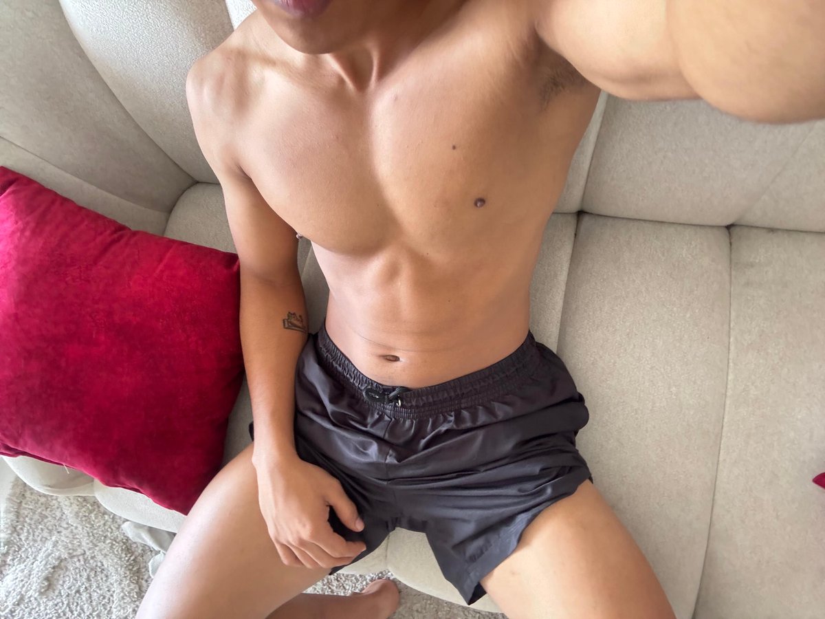 RealDonOro's tweet photo. Look on that perfect body b$tches https://t.co/bNPbNRDXxG