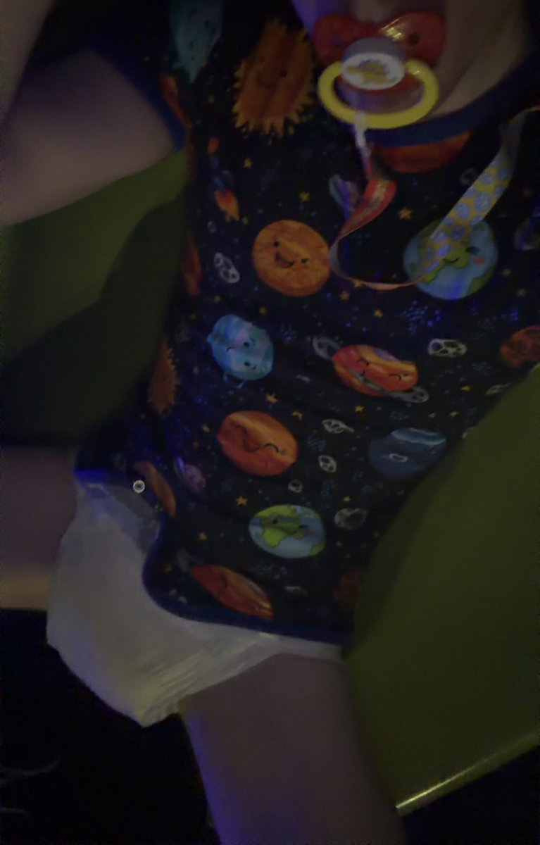 AusPaddedTwink's tweet photo. Park pamp checks after another great night out with @sammdlau! Also Happy 777 followers! 👼

#abdl #diaperboy https://t.co/dsY60eDXdk