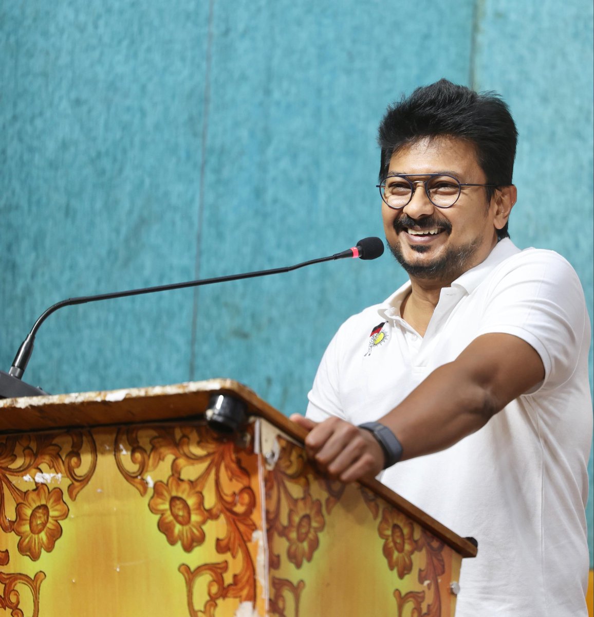 Udhaystalin's tweet photo. நம் உயிரோடும் – உணர்வோடும் கலந்திருக்கும் முத்தமிழறிஞர் கலைஞர் அவர்களின் 103-ஆவது பிறந்த நாளை முன்னிட்டு கழகத்தலைவர் @mkstalin அவர்களின் வழிகாட்டுதலின்படி, சென்னை தென் மேற்கு மாவட்டக் கழகத்துக்கு உட்பட்ட பகுதிகளில் சென்ற ஜுன் மாதம் முழுவதும் சுமார் 256 நலத்திட்ட நிகழ்ச்சிகளை கழக நிர்வாகிகள் நடத்தி இருக்கிறார்கள்.

அவர்களுக்கான பாராட்டு விழா அடையாறு முத்தமிழ் மன்றத்தில் இன்று நடைபெற்ற போது, அதில் பங்கேற்றோம்.

ஆட்சிப்பொறுப்பில் இருந்தாலும் இல்லாவிட்டாலும் என்றும் மக்களுக்கான களத்தில் தி.மு.கழகம் முன்வரிசையில் நிற்கும் என்பதை உறுதி செய்கிற வகையில் கலைஞர் பிறந்த நாள் நலத்திட்ட நிகழ்ச்சிகளை நடத்திய சென்னை தென் மேற்கு மாவட்டக் கழக நிர்வாகிகளைப் பாராட்டி உரையாற்றினோம்.

கலைஞர் புகழ் ஓங்கட்டும்

@mylaivelu @ThamizhachiTh