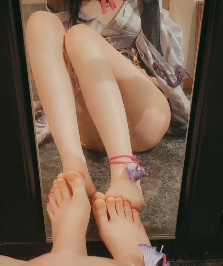 MyMelorose's tweet photo. Some feet content today :3 Who wants to be stepped on? ❤️❤️❤️
 
#nsfwtwt #nsfw #Feet https://t.co/Naqr8KUsAh