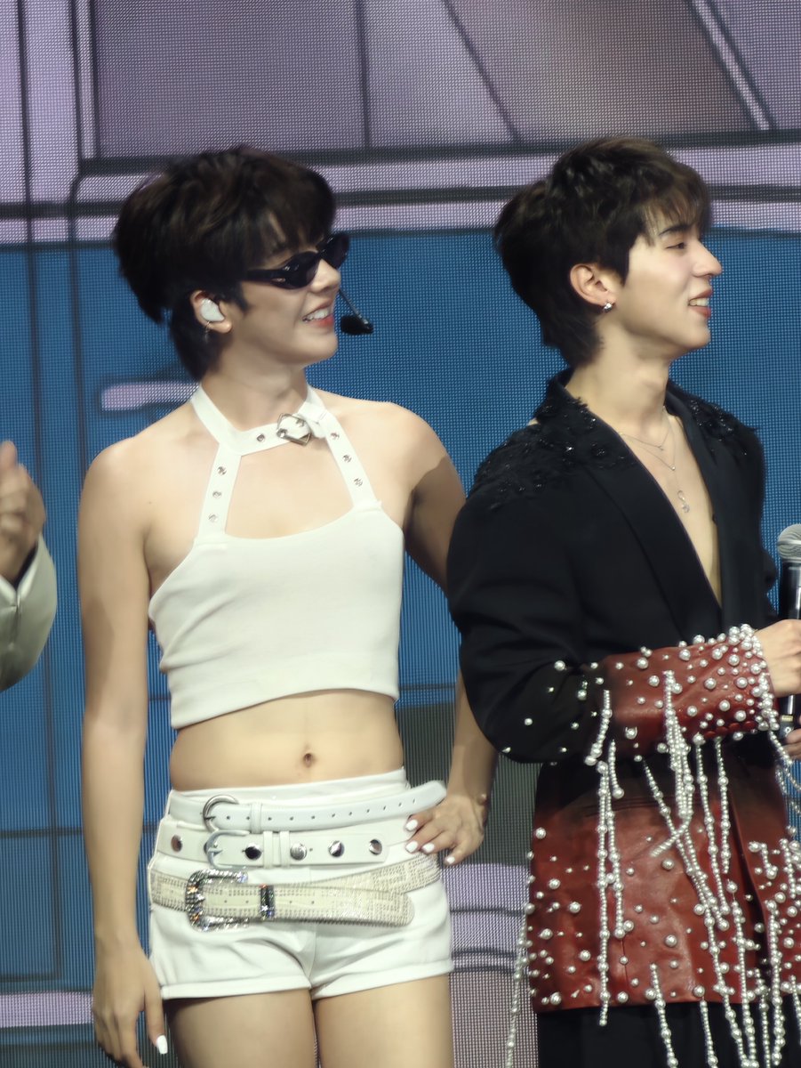 hmay2530's tweet photo. คู่นี้เลิศมาก

LAST MEMORY WITH FOUREVER YOU 
#FoureveryouFarewellParty https://t.co/rYBuZVZuuw