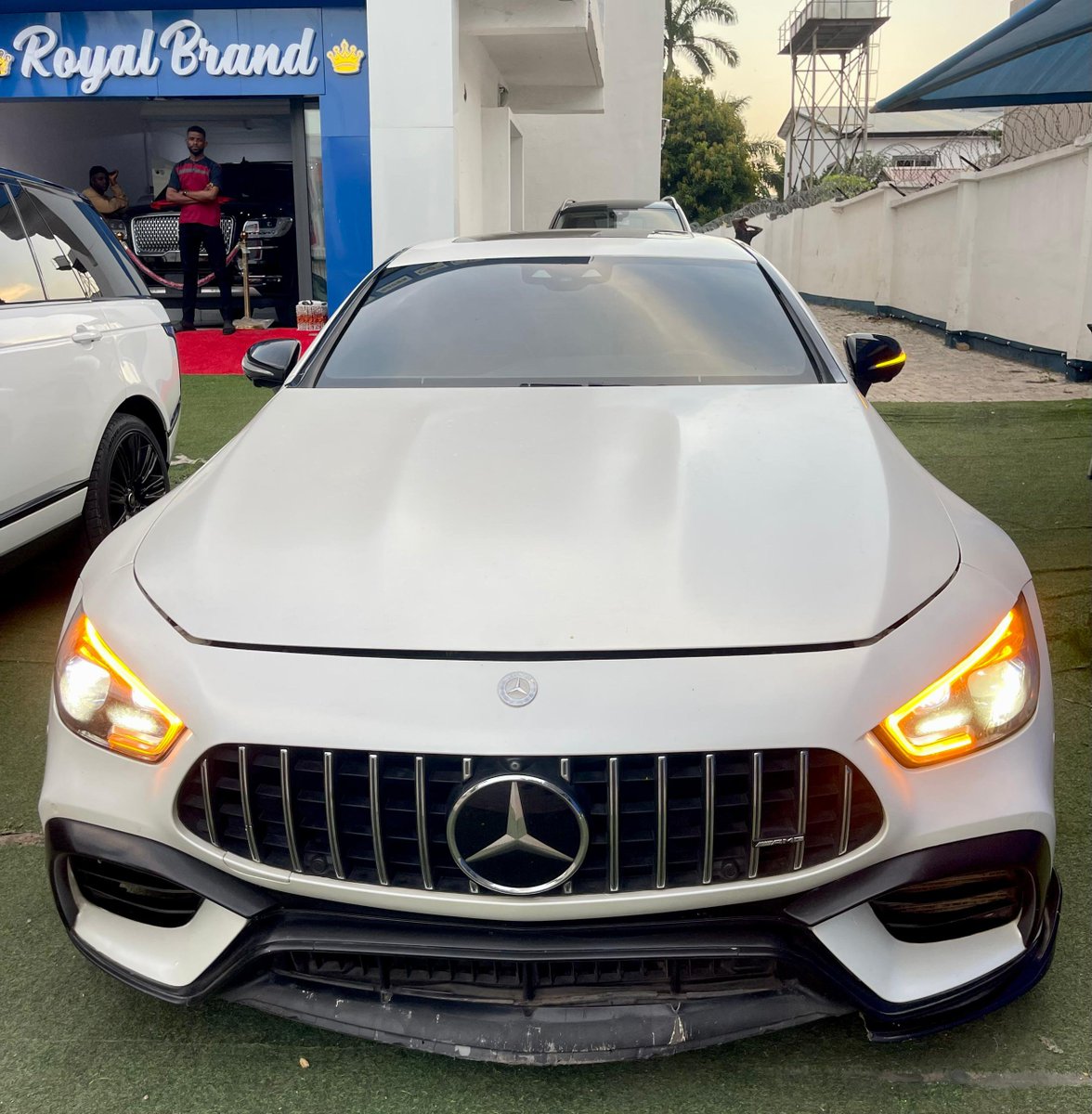 abujaautomobil's tweet photo. Pre-owned 2020 GT 53 ///AMG fullest option
Brand:Mercedes Benz
Price:#78M💰
Custom Duty:✅
Nationwide Delivery:✔
Whatsapp/call:08075158161

#abuja #viral #trending #exploremore #lagos #naijacommunity #abujatwittercommunity #foryou https://t.co/B2Gdyqjkk6