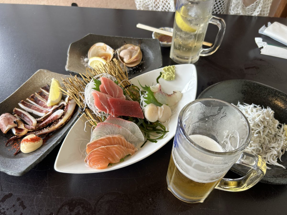 nihohetoiro's tweet photo. 老人すぎて食べ歩きとかじゃなく冷房効いてる座敷ですべてを済ませた https://t.co/mM7eS1tOCH