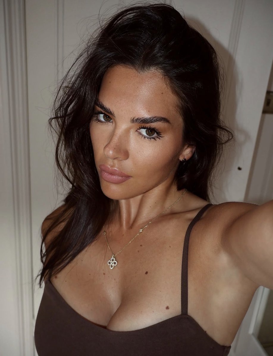 T0by200412's tweet photo. In 2 days 2 stunning pics of Gemma Owen’s face card she is just stunning #Baddies #British #gooner https://t.co/DjC0fIiYWM