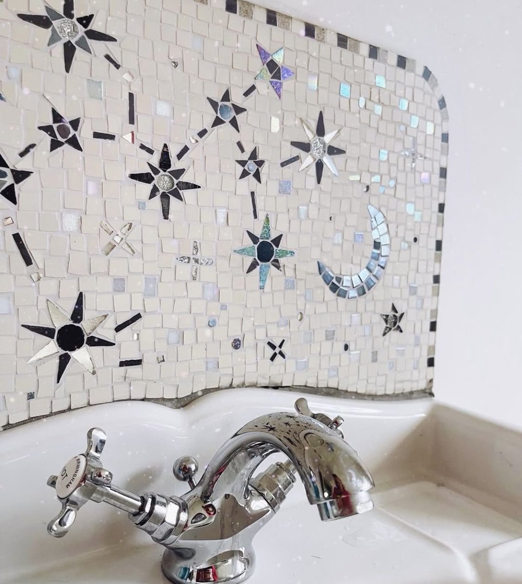 lavieestbelIe's tweet photo. Celestial themed bathroom https://t.co/1nmGMIsLDO