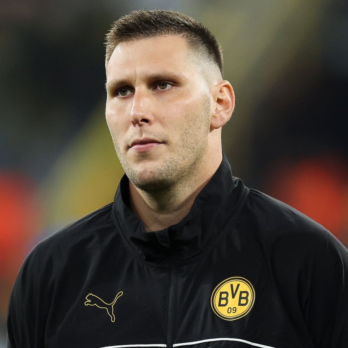 ActuFoot_'s tweet photo. 🚨 DINGUE ! À 30 ANS, NIKLAS SÜLE 🇩🇪 VA SIGNER À SV TIEFENBACH, UN CLUB DE 8ÈME DIVISION ALLEMANDE ! 🤯

« Deux de mes meilleurs amis jouent dans ce club, et l’un d’eux est même l’entraîneur. 😄

C'est un CADEAU ABSOLU de partager le football avec mes potes et de profiter pleinement de ce magnifique sport. »

🗞️ @Plettigoal