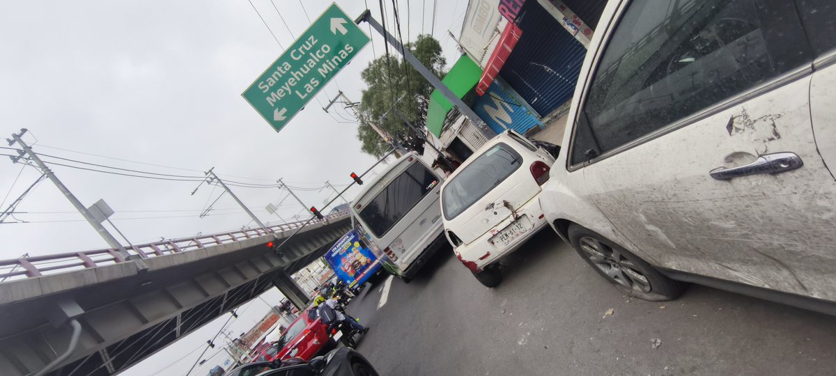 fabriipaps's tweet photo. Buen día llevan como 6 meses aquí estos carros se ven abandonados y estorban sobre la av 
La dirección es está
Ermita Iztapalapa &amp; Av. de la Palmas, Sta María Aztahuacan, Iztapalapa, 09500 Ciudad de México, CDMX
Seguido del Elektra..
@UCS_GCDMX https://t.co/7JV3Ex1S65