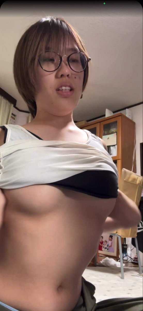 itigatukk's tweet photo. ブス彼女の顔見られて罵倒とか添えとかされたい💕dmきてください💕💕
コラとかAIとか晒しとかもお願いします💕💕

#オナペ晒し　#オナペ　#彼女晒し https://t.co/mHaIaR20R5