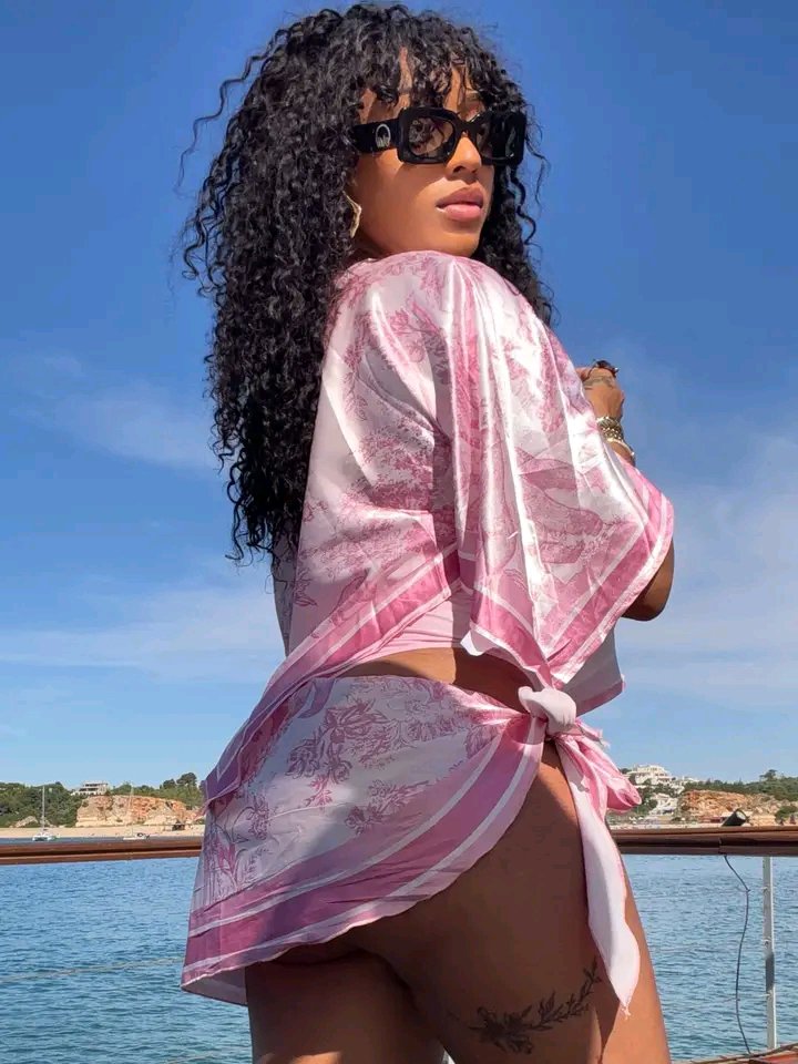 rapkulture_za's tweet photo. Nadia Nakai in Portugal 🇵🇹 https://t.co/4foXvznUiS