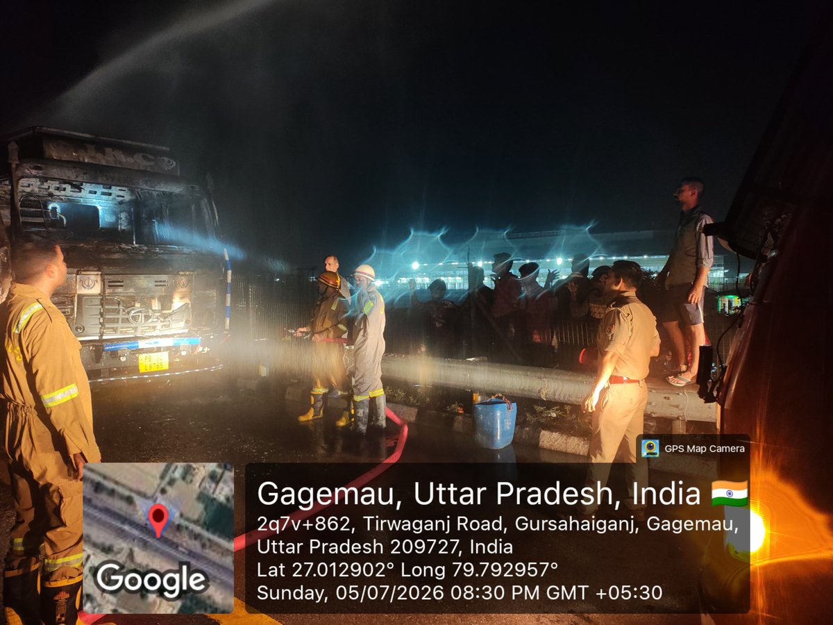 kannaujfire's tweet photo. आज दिनांक 05/07/2026 को आगरा से लखनऊ जा रहे एक ट्रक में अचानक आग लग गई। सूचना मिलते ही FS कन्नौज एवं FS तिर्वा की फायर यूनिट मौके पर पहुंची। फायर फाइटर्स ने कड़ी मशक्कत के बाद आग पर सफलतापूर्वक काबू पा लिया।
समय रहते की गई कार्रवाई से बड़ा नुकसान टल गया। https://t.co/o2LdIoAAFF