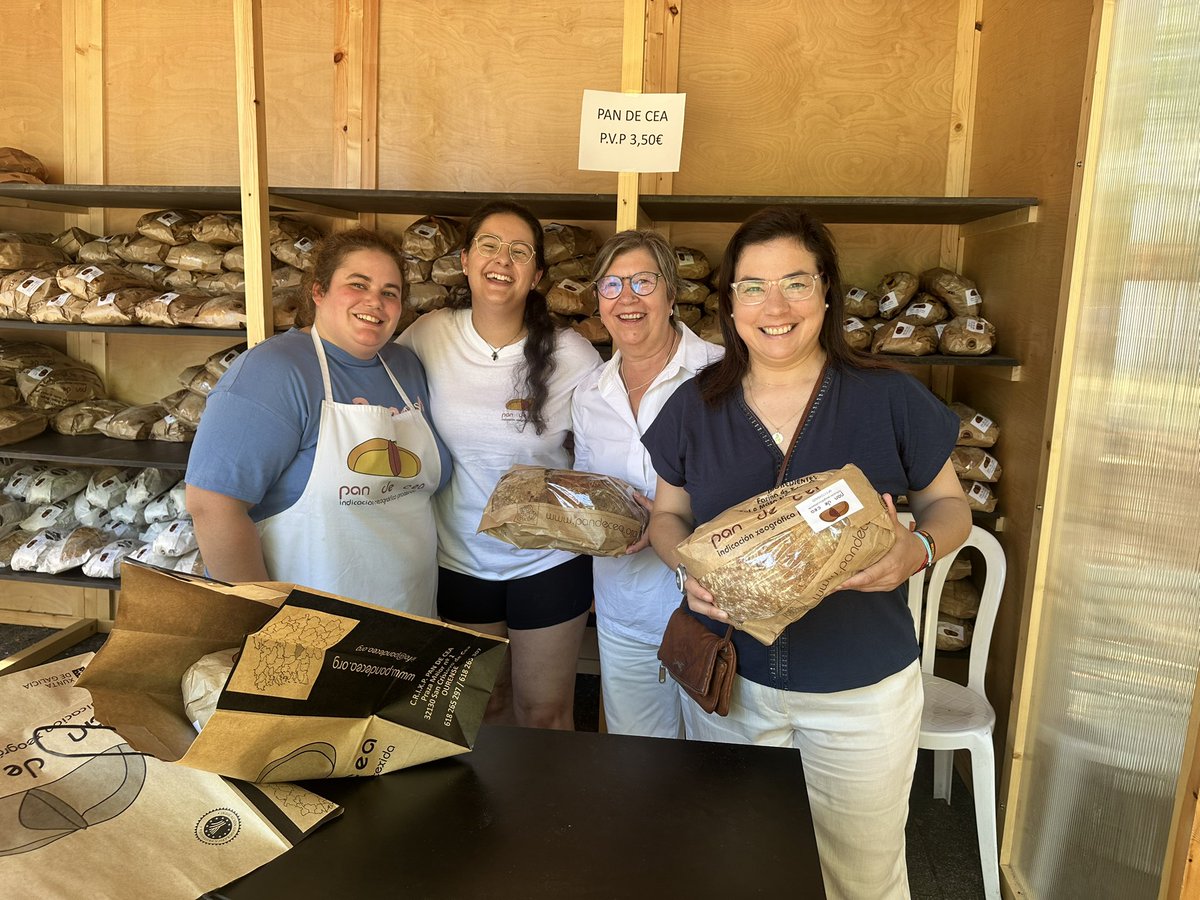 anadebande's tweet photo. Hoxe Festa de exaltación do Pan de Cea 🍞 https://t.co/kC40ugLi7K
