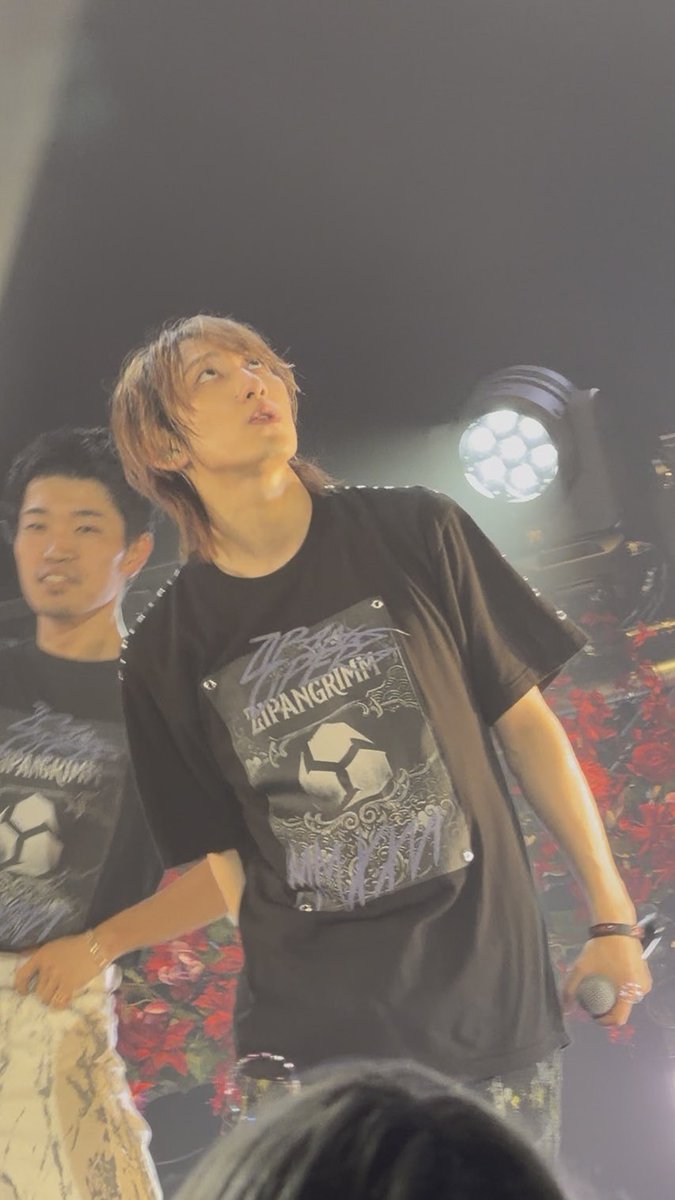 yrhw_ots's tweet photo. そんな上の方に席なかったと思うけど何を見つけたの https://t.co/GQL4tcxUbJ