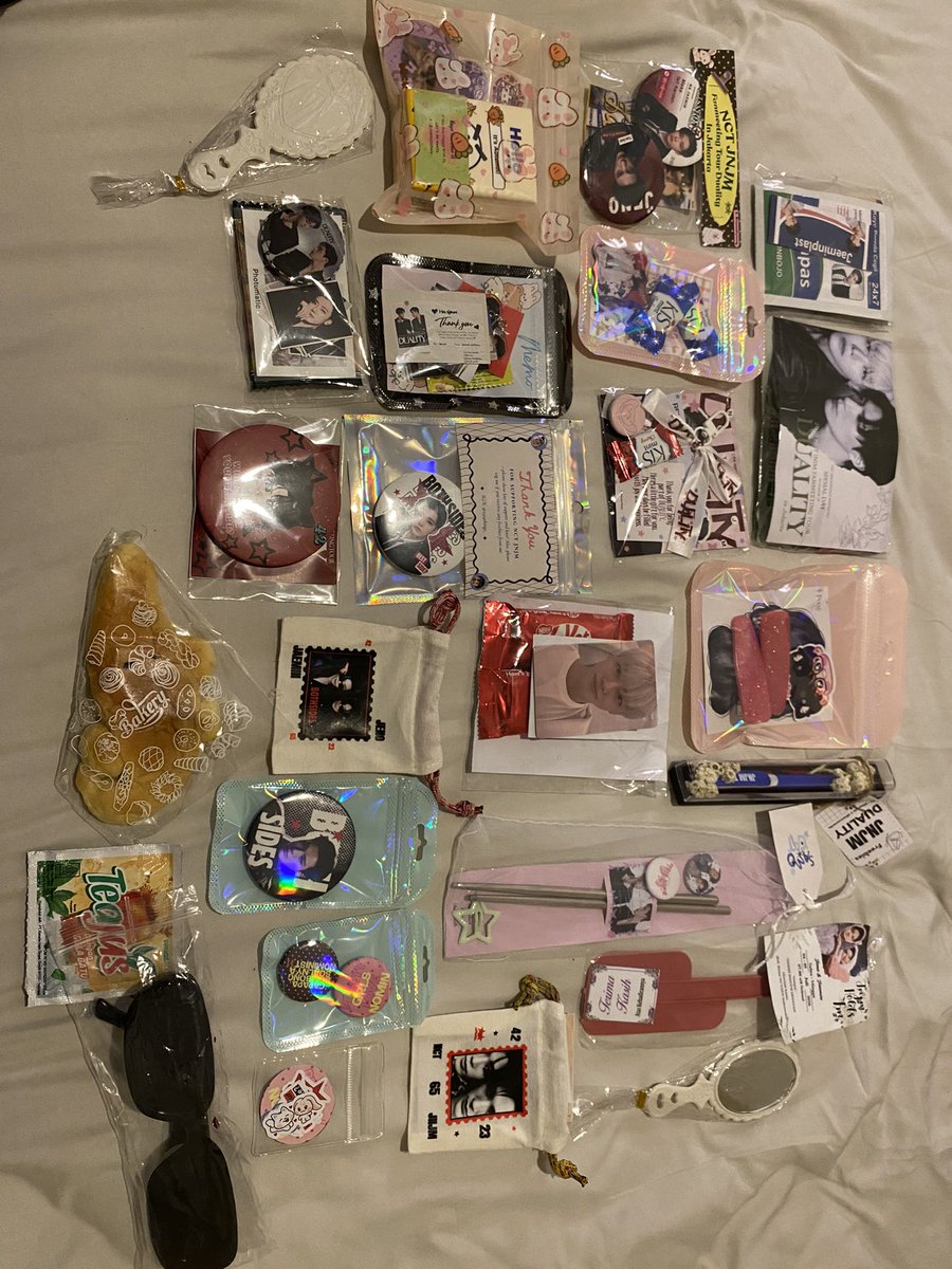 Jeiymein_na's tweet photo. Padahal lg duduk doang tapi banyak yg ngasih 🫶🏻 timaaciwww yaaa warga nominist 🥰🤩 
@jenawlee @jaematchale @2324things_  @maretthalidwina @nanaakyoong @butterflaiss @Nayxxbi @DancouverNa @bucin_minhee @NaAulia18 @bilaap @karinacarts @kyoleena @kkyudness @minminenomin @takosyakai https://t.co/FP0kFraQvc