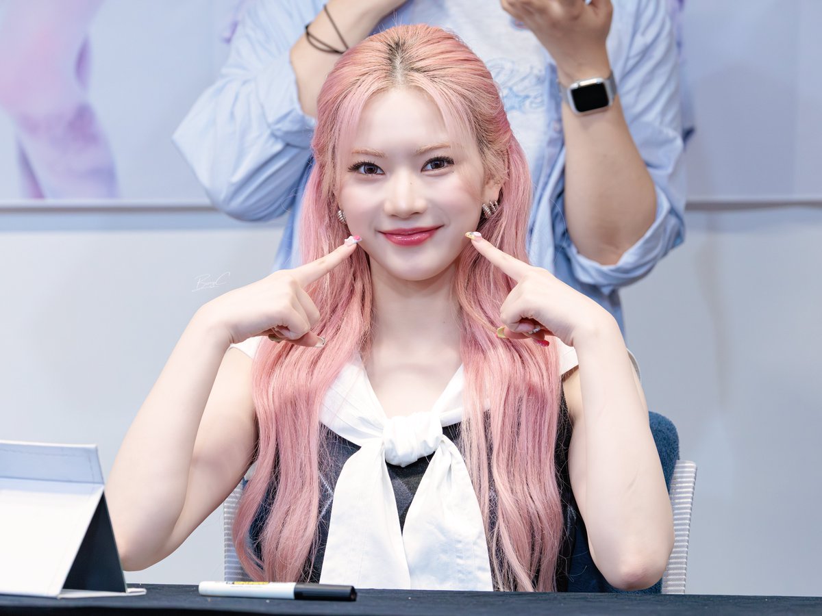 BerryC__'s tweet photo. 260704
볼콕💕

#영원히고양이
#스테이씨 #아이사
#STAYC #ISA https://t.co/wIxtN4m3AA