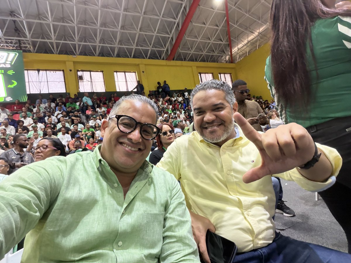 JulioHorton's tweet photo. #Ahora
La juventud #FuerzaDelPueblo revienta el Club San Carlos!

Los jóvenes serán parte de la construcción de una nueva historia en la política dominicana con @LeonelFernandez y @OmarLFernandez.

#JuventudFP
#JovenesFP https://t.co/Rp4hZi0G7s