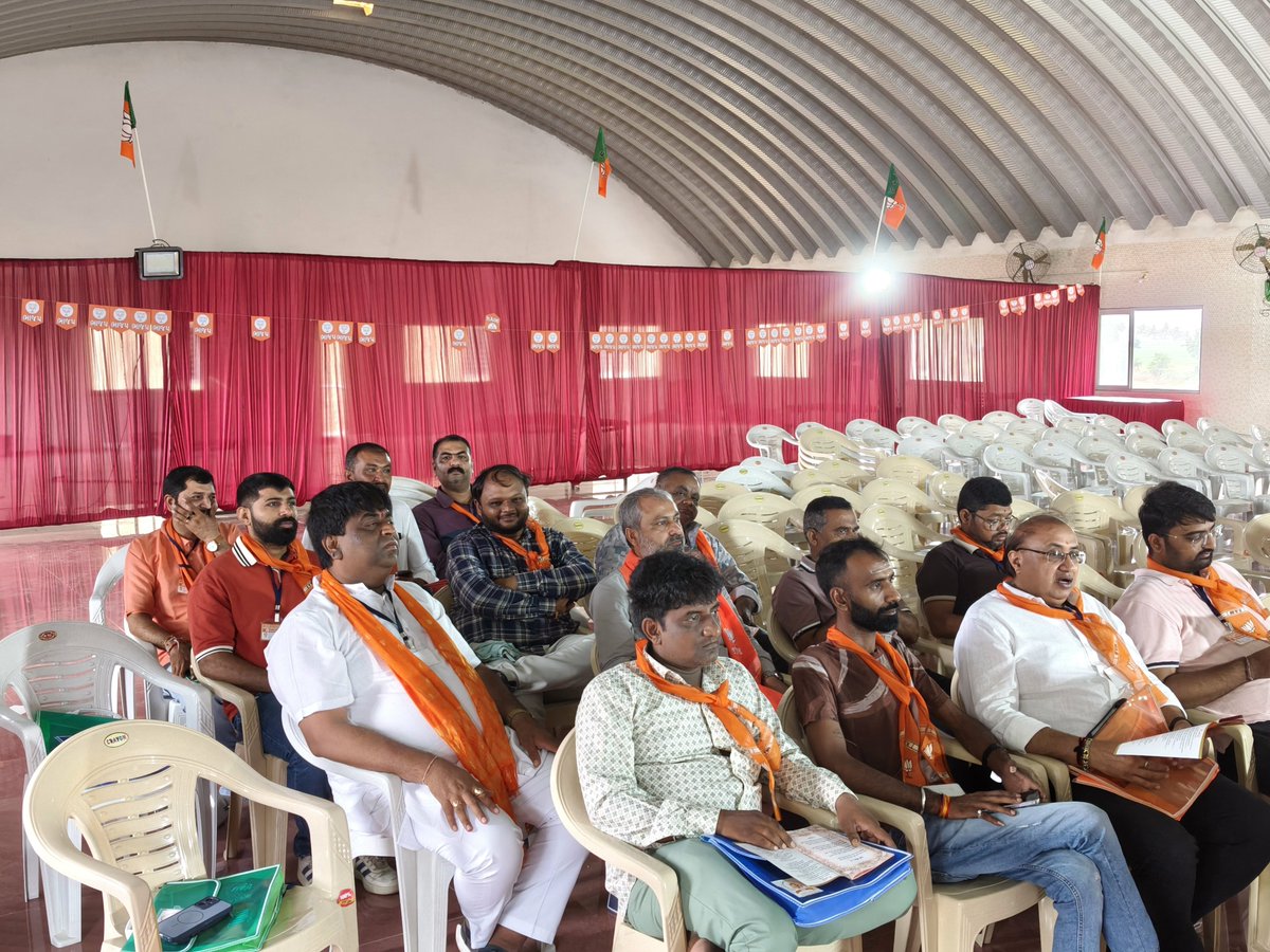 BKanzaria's tweet photo. પંડિત દીનદયાળ ઉપાધ્યાય પ્રશિક્ષણ વર્ગ મહા અભિયાન - ૨૦૨૬ 

મોરબી શહેર ભાજપ અને  માળિયા તાલુકા દ્વારા પ્રશિક્ષણ વર્ગમાં તાલીમ લઈ વિશેષ ઉપસ્થિત રહેવાનો અવસર મળ્યો હતો હોદ્દેદારો અને કાર્યકર્તાઓ ને મળી આનંદ થયો...

BJP GujaratBharatiya Janata Party (BJP) Jagdish Panchal Ratnakar https://t.co/biV3YvKJb1