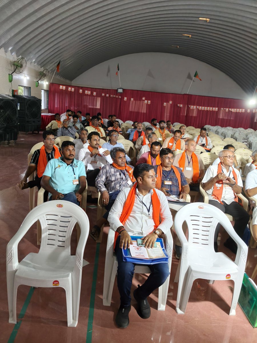 BKanzaria's tweet photo. પંડિત દીનદયાળ ઉપાધ્યાય પ્રશિક્ષણ વર્ગ મહા અભિયાન - ૨૦૨૬ 

મોરબી શહેર ભાજપ અને  માળિયા તાલુકા દ્વારા પ્રશિક્ષણ વર્ગમાં તાલીમ લઈ વિશેષ ઉપસ્થિત રહેવાનો અવસર મળ્યો હતો હોદ્દેદારો અને કાર્યકર્તાઓ ને મળી આનંદ થયો...

BJP GujaratBharatiya Janata Party (BJP) Jagdish Panchal Ratnakar https://t.co/biV3YvKJb1