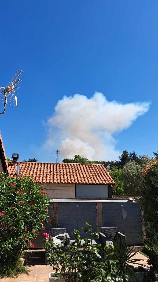 Remer_NavarraPC's tweet photo. ⚠️ ATENCIÓN‼️
#Incendio 🔥#If en pequeño monte junto al Polígono de #Beriáin (Hormigones Beriáin-Scania Conauto) frente a la Escuela de Seguridad de Navarra.
Medios aéreos en el lugar. https://t.co/AgMHq9uZDm