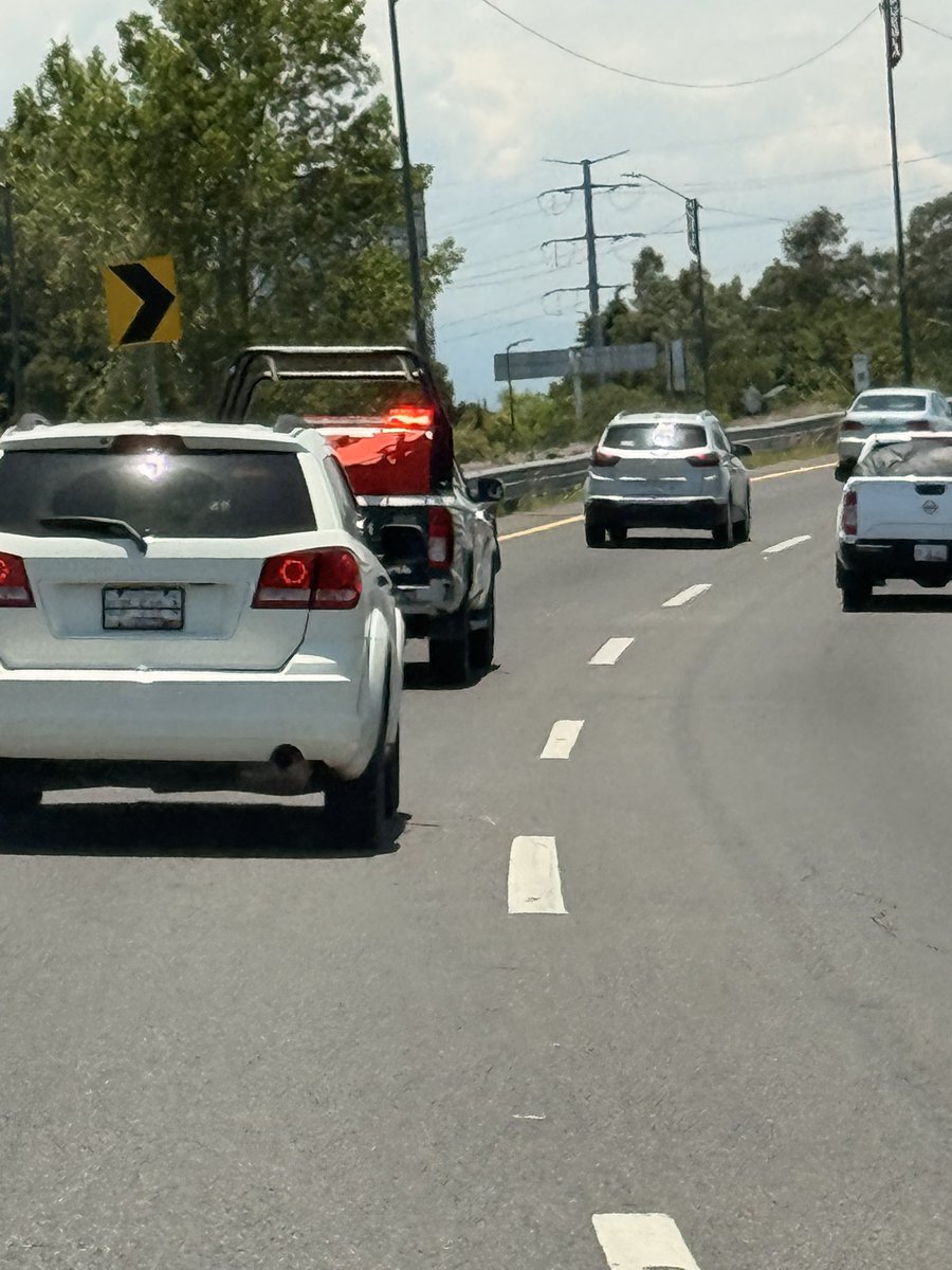 joepaesz's tweet photo. @aztecapuebla Y que me dicen de estos que van tapando su placa atrás de una patrulla de Vialidad en periférico #Puebla son unos cerdos cínicos!!! https://t.co/AzqdqlybPS