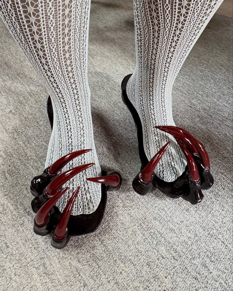 yazzxv's tweet photo. prototype shoes by naomi gilon https://t.co/ospg4Zf16T