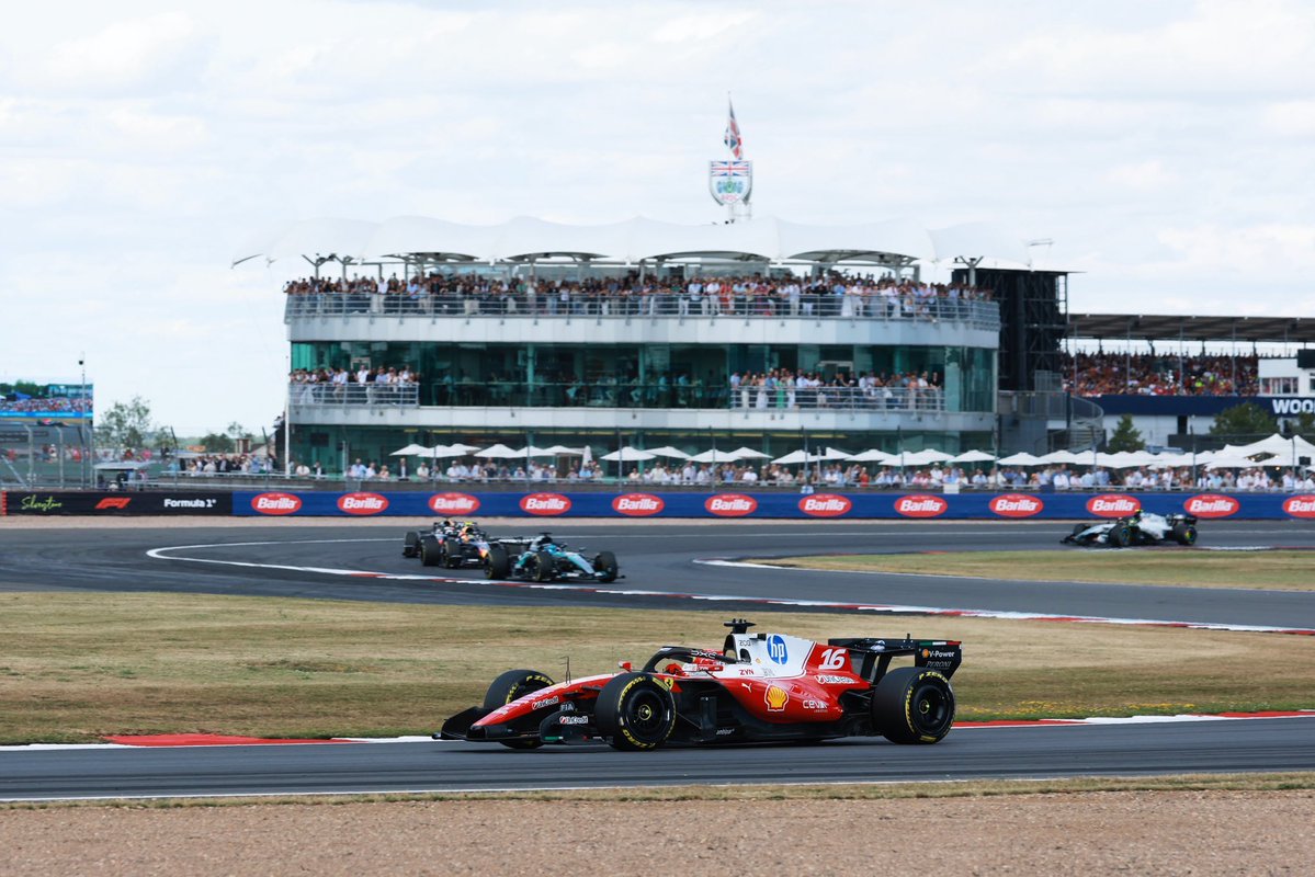 CavalierRosso's tweet photo. 🔴 FERRARI WINS, FERRARI WINS

CHARLES LECLERC L’A FAIT ! Mega course de Charles, franchement le rythme était exceptionnel 

On defoncera les gros cons de la FIA de nous avoir enlevés des tours de fin de folie, et surtout un doublé. Sur le circuit faut voir comment on était vénère on aurait dû avoir un drapeau rouge et on aurait dû avoir un doublé bordel 

Sur le plan comptable, ca reste une super opération