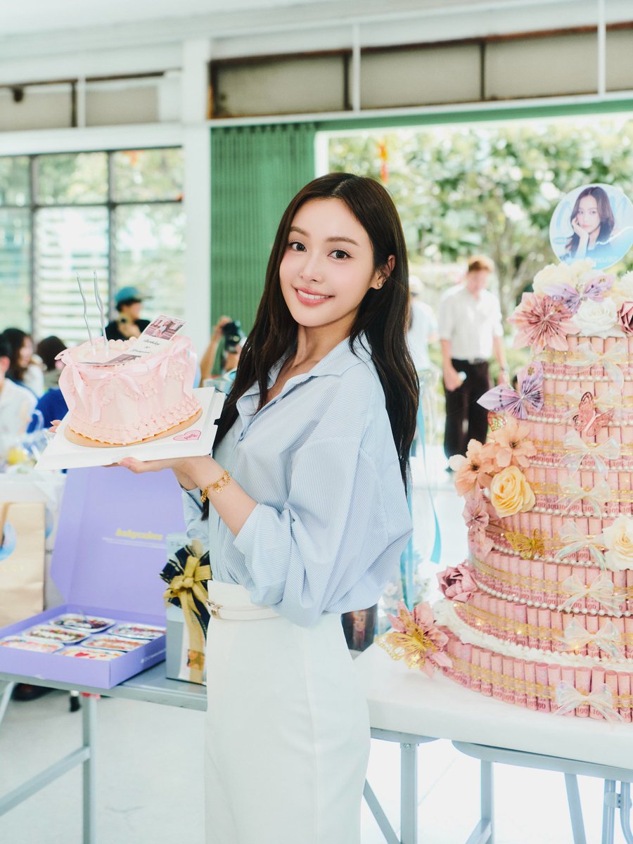 eisayaofficial's tweet photo. (📸) 050726 Oomeisaya’s New Instagram Post

Yesterday was such a meaningful birthday 🤍 Thank you everyone for being part of it 🥰

30 YEARS EVER IN BLOOM
#Oomeis30thYoungCarbs
#อุ้มอิษยา #Oomeisaya https://t.co/uMAGGDA2VK
