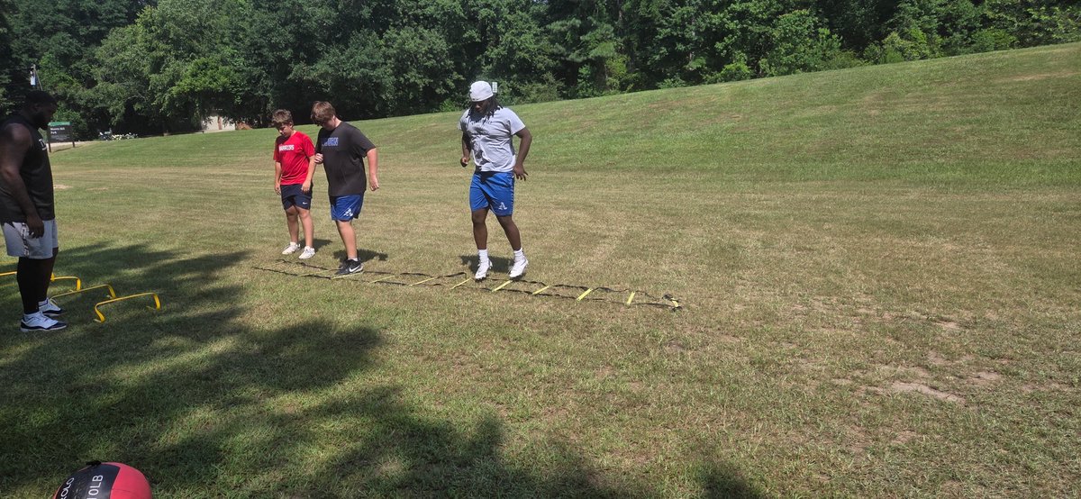 rajon_davidson's tweet photo. Holidays are work days in the trenches!! 
@CoachHammTWT @keithetheredge1 @AHSALFBRECRUIT @CoachWagnon @CoachJLStanford @ReginaldLSmith @AmpDavisCoach @Youngbullz22 @AL7AFootball https://t.co/6k1XrzPGqj