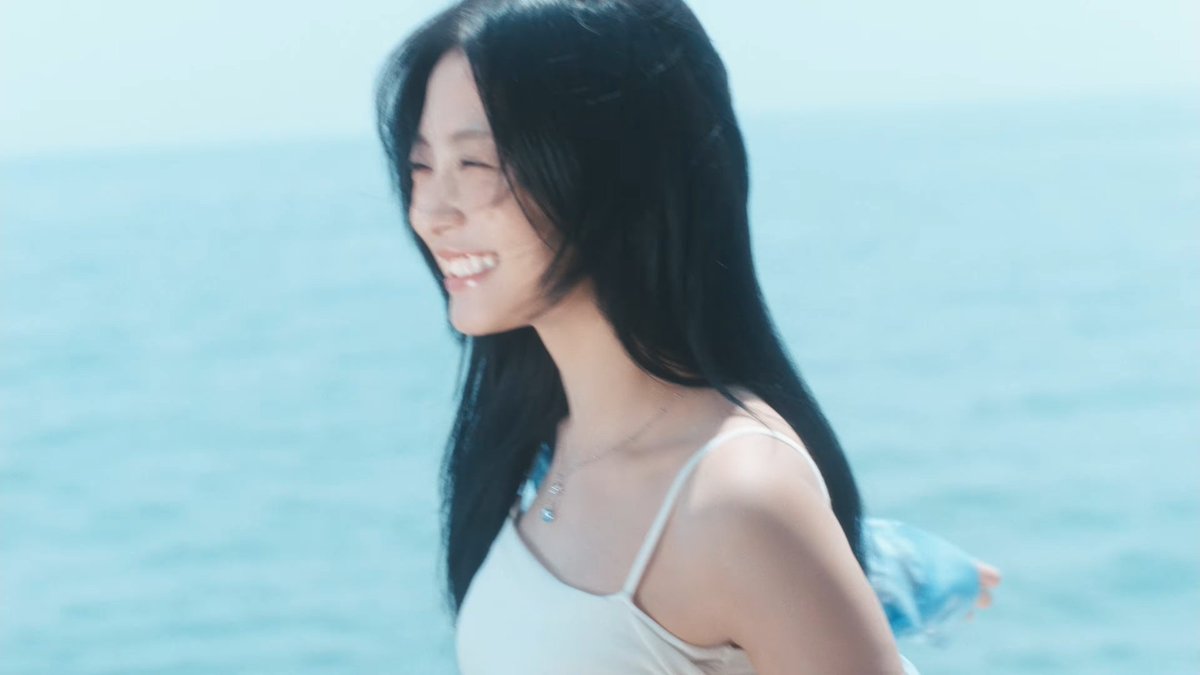 ahyeonpicture's tweet photo. ahyeon is so beautiful!! https://t.co/4b60JSuSmb