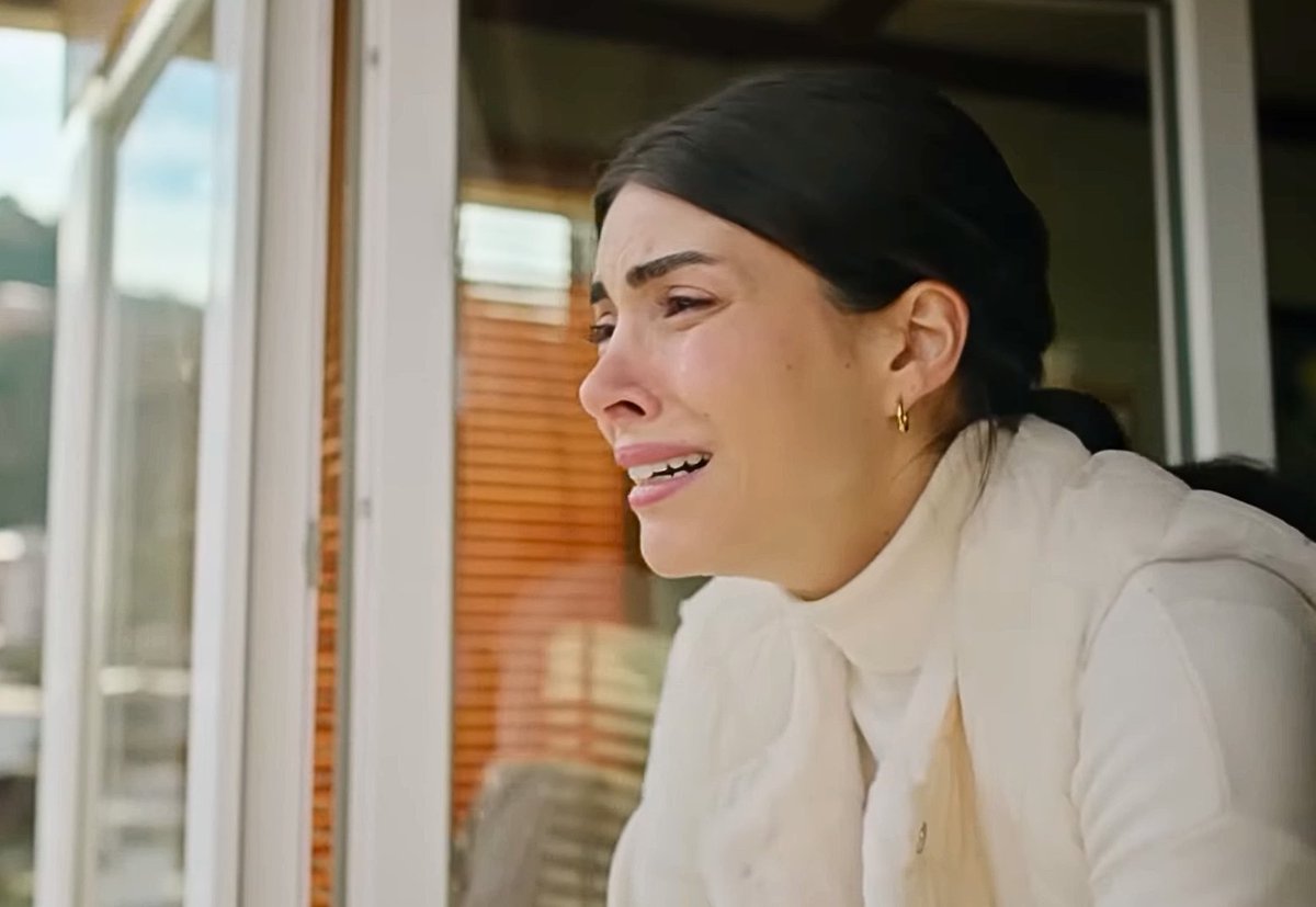 berna2708's tweet photo. Esme'ye nasıl bu kadar yüksek nefret duyulduğunu hiçbir zaman anlamayacağım.Çok tuhaf. Nedenleri bariz. Her ne kadar "hata" denilse de  neyi neden saklamaya çalıştığı belli. Yaşadıklarının onda oluşturduğu kalıplar belli. Esme'yi  seviyoruz yani. Nefretiniz değiştirmiyor bunu.:) https://t.co/YU5pb2IDGe
