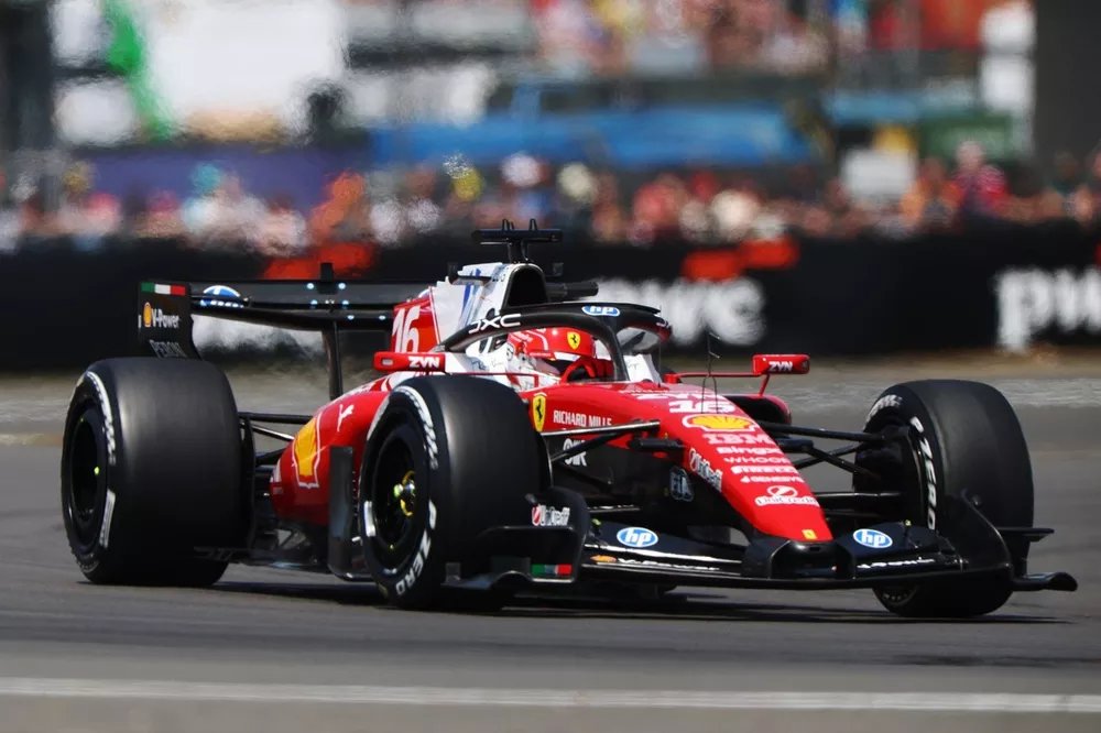 GeorgeSpalluto's tweet photo. Charles LECLERC! Torna a vincere un GP dopo quasi 2 anni. Al termine di una gara pazzesca in cui Antonelli ha avuto problemi ed è rimasto in gara per racimolare un paio di punti. Verstappen è uscito. Charles vince nel momento più duro, una settimana dopo aver affermato che la sua Ferrari è terribile